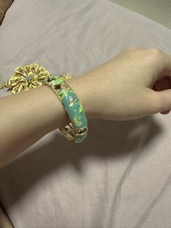 (Category: ) located in . Submitted by bargain_wardrobe (Listing ID 1427510039, Image 1). Description: .