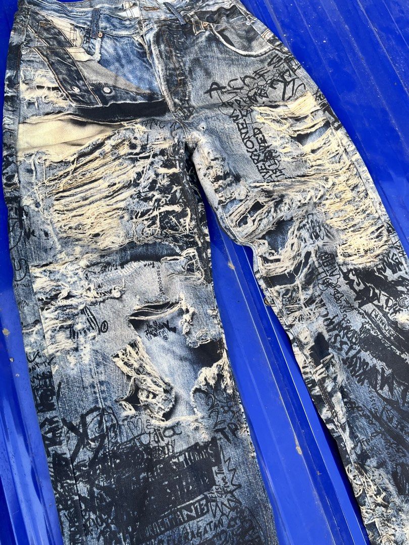 Acne Studios Designer Jeans (Category: Jeans) located in Alaminos. Submitted by nangthrithriftlang (Listing ID 1427579865, Image 3). Description: W-32 L-40 1200+sf FIRM pass sa tawad.