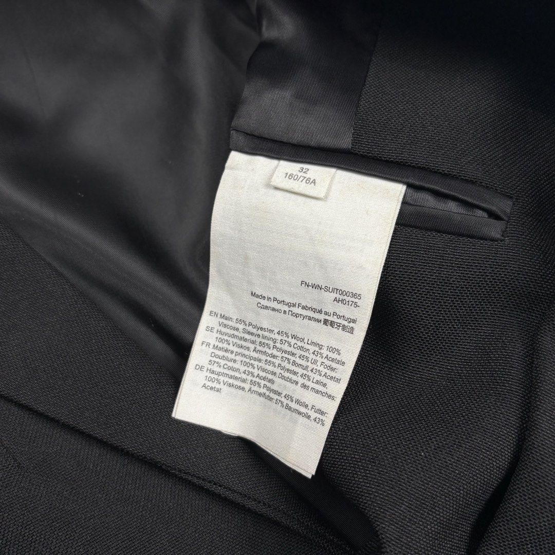 Acne Studios Double Breasted Blazer (Category: Luxury Apparel) located in Bacolod City. Submitted by cast.archives (Listing ID 1427504840, Image 3). Description: Acne Studios Double Breasted Blazer Authentic Tagged size: 36 Size: Medium Condition: Very good Flaw: Need wash only.