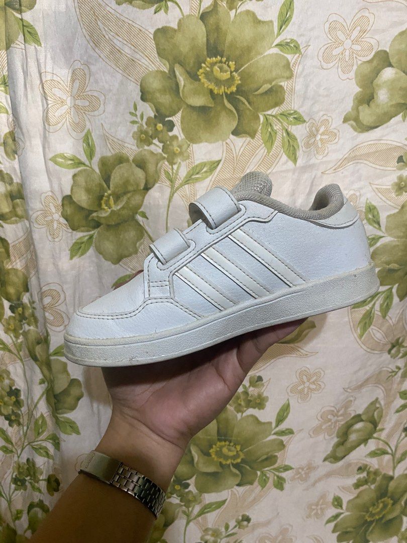Adidas for kids 16.5cm (Category: Babies & Kids Fashion) located in Manila. Submitted by akv_1130 (Listing ID 1427567650, Image 1). Description: With stains, naalis ng shoe cleaner. Maliit na sa anak ko..