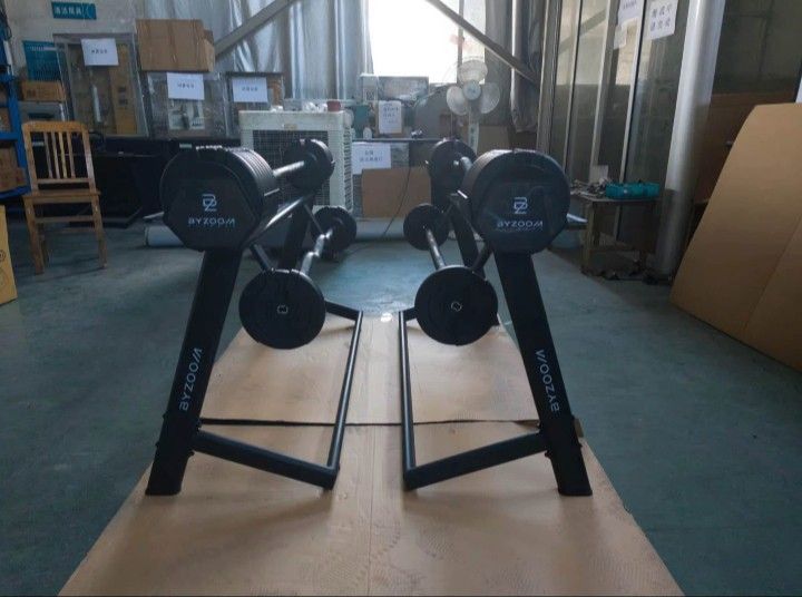 Adjustable Fixed Barbell (Category: Weights & Dumbbells) located in Caloocan City. Submitted by protein888 (Listing ID 1427625678, Image 2). Description: Adjustable barbell set from BYZOOA includes two barbells and weight plates. The weight plates are adjustable, allowing for varied resistance levels. The set comes with a stand for easy storage and organization. The barbells have both straight and curved bars..