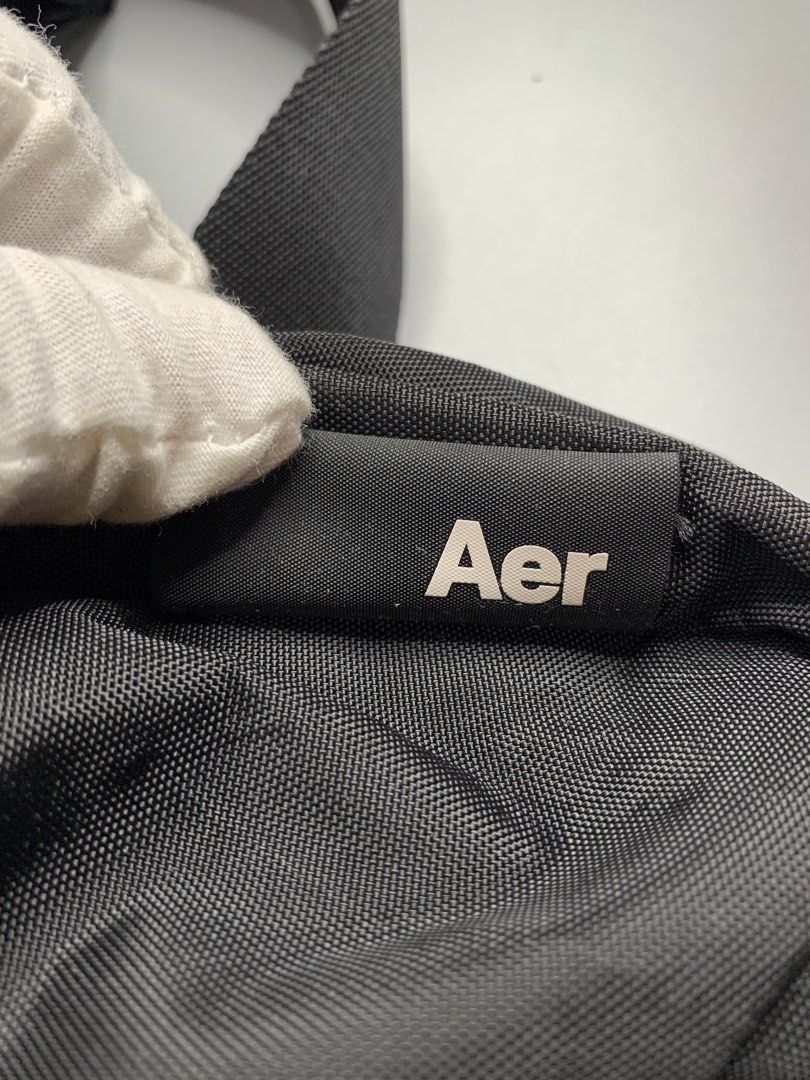 AER Travel Sling 2 XPAC (Category: Sling Bags) located in Binan City. Submitted by hybrid_archival_theory (Listing ID 1427620006, Image 3). Description: AER Treavel Sling 2 XPAC Unisex Please Check Detailed Photos Posted For Your Reference Thankyou!!! And read The Details Aer Travel Sling 2, specifically the version made with X-Pac material. It's a high-performance sling bag designed to keep travel essentials organized and accessible on the go. •