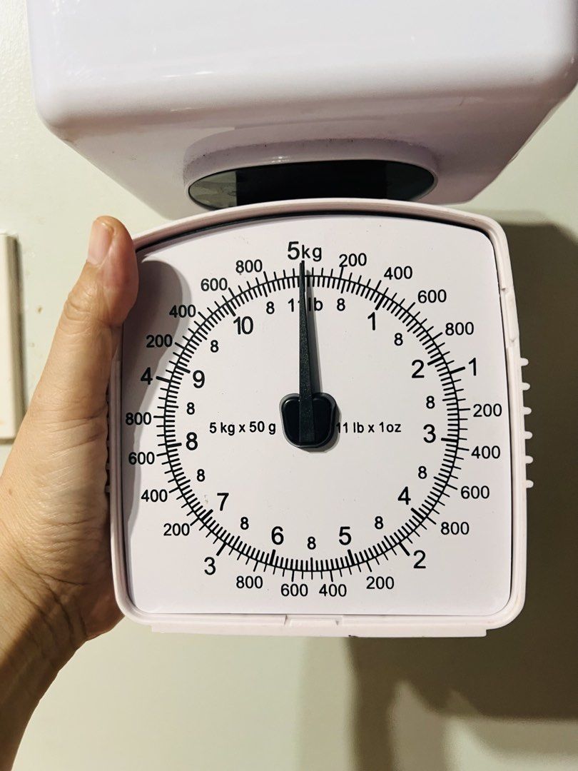 Affordable Retro-style analog kitchen scale 😍👌🏻 (Category: Other Kitchen Appliances) located in Malolos. Submitted by afford.japan (Listing ID 1427486063, Image 2). Description: Issue crack and no glass cover .