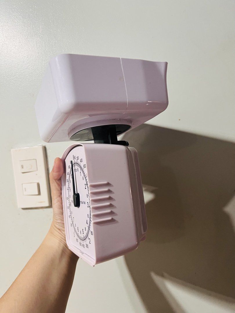 Affordable Retro-style analog kitchen scale 😍👌🏻 (Category: Other Kitchen Appliances) located in Malolos. Submitted by afford.japan (Listing ID 1427486063, Image 3). Description: Issue crack and no glass cover .