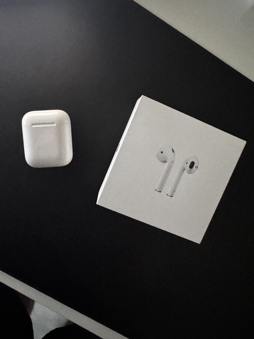 Apple AirPods with Charging Case