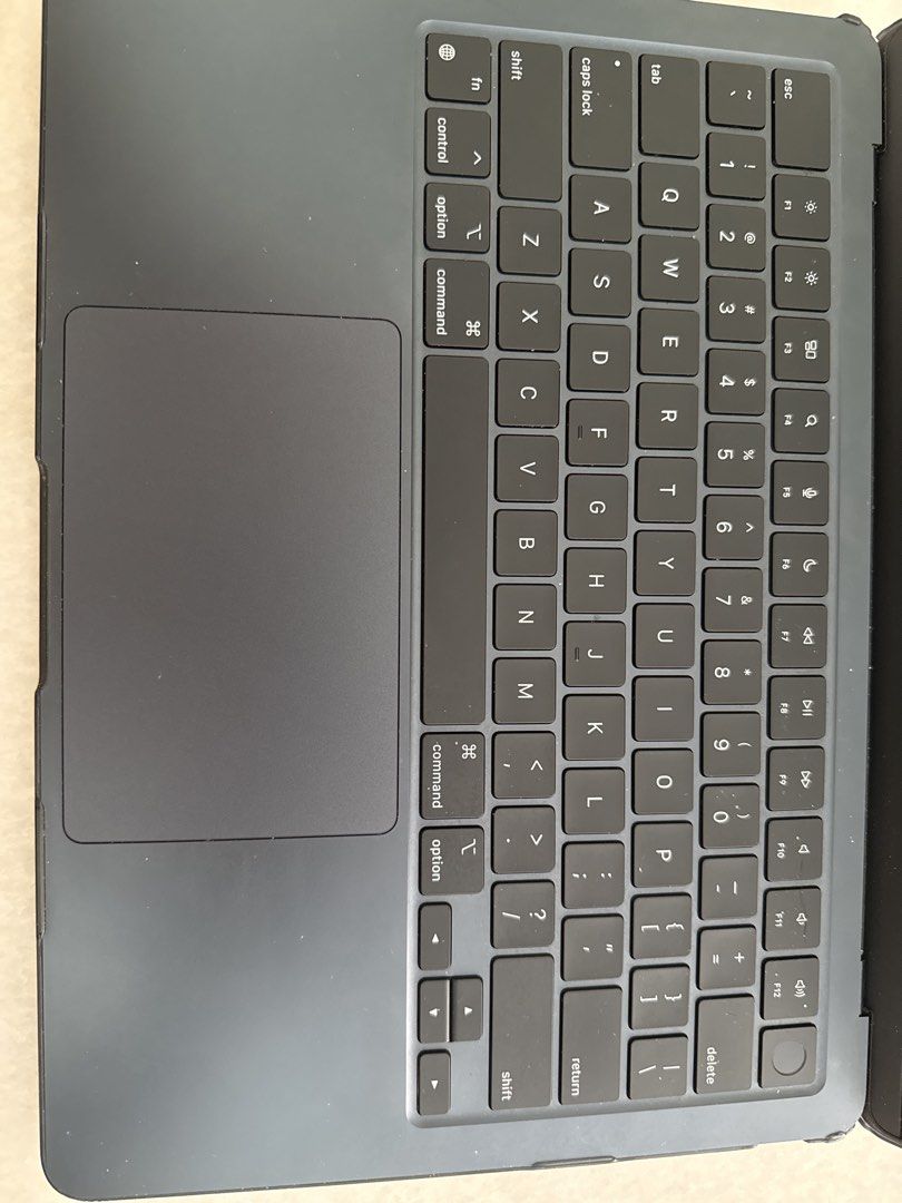 Apple MacBook Air M2 (2022)405960685320949761