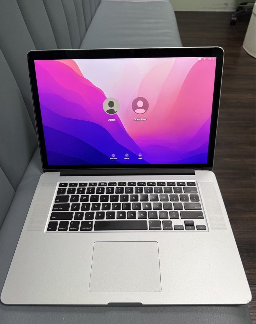Apple MacBook Pro - Like New405958617528412160