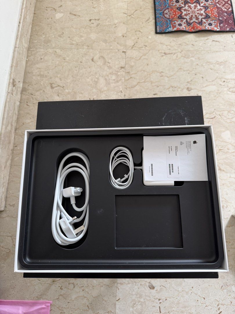 Apple MacBook Pro - Like New405958617528412162