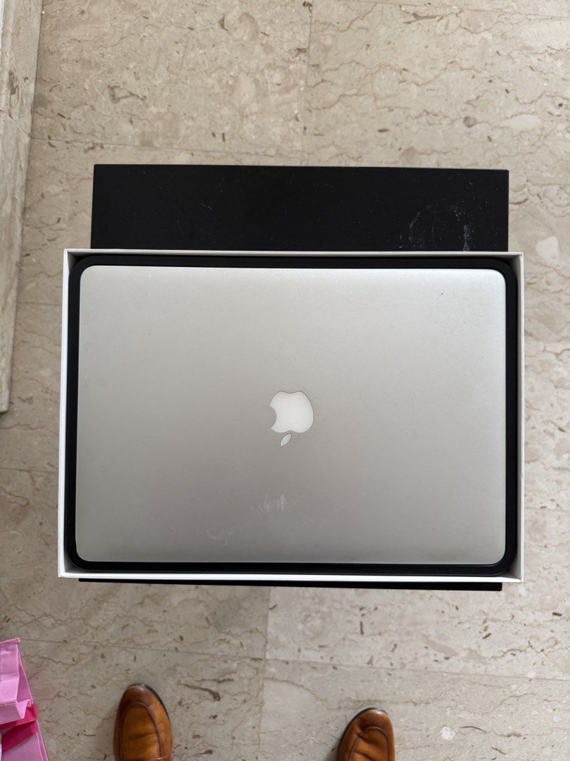 Apple MacBook Pro - Like New405958617528412163