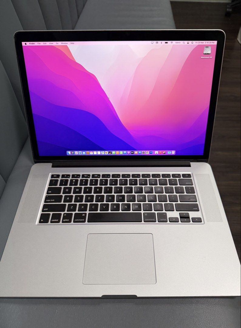 Apple MacBook Pro - Like New405958617528412161