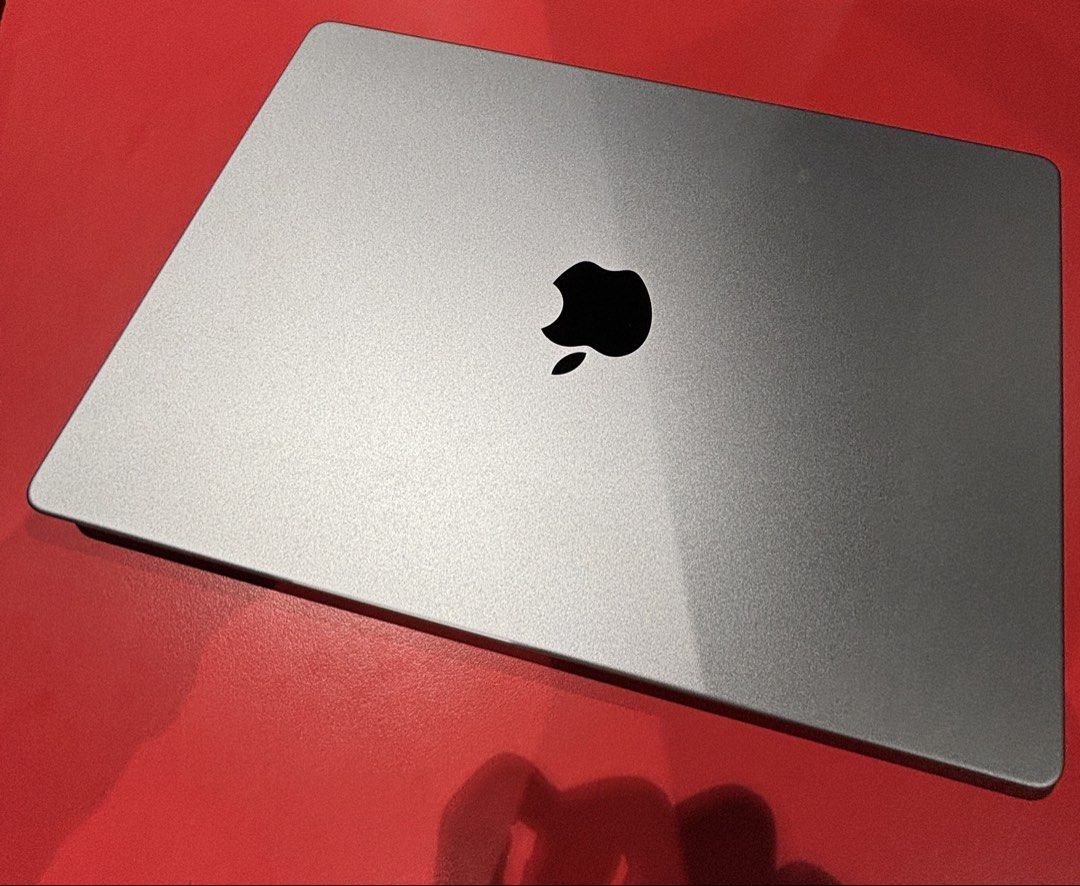 apple macbook pro M1 MAX (64gb ram - 2TB)405959296838553600
