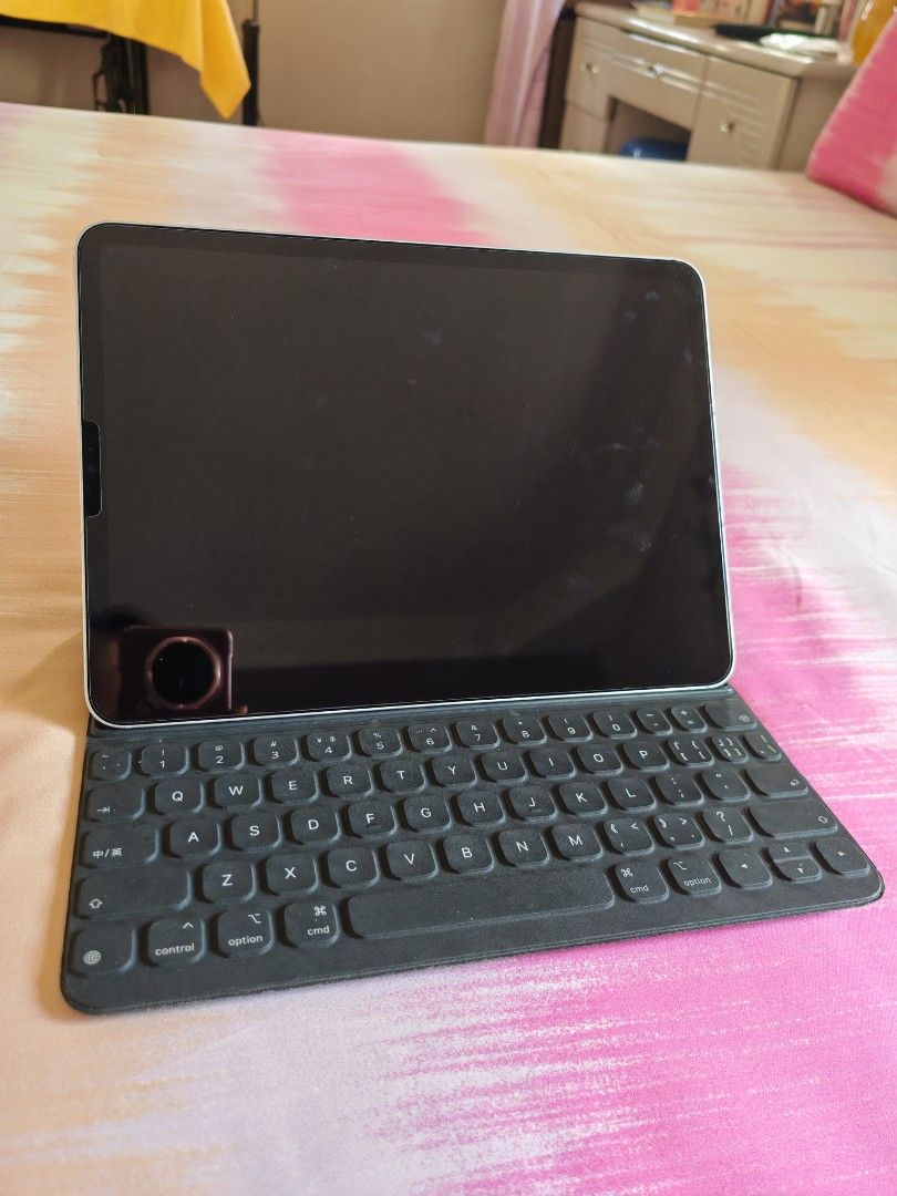 Apple Smart Keyboard Folio 11"459537573699266561