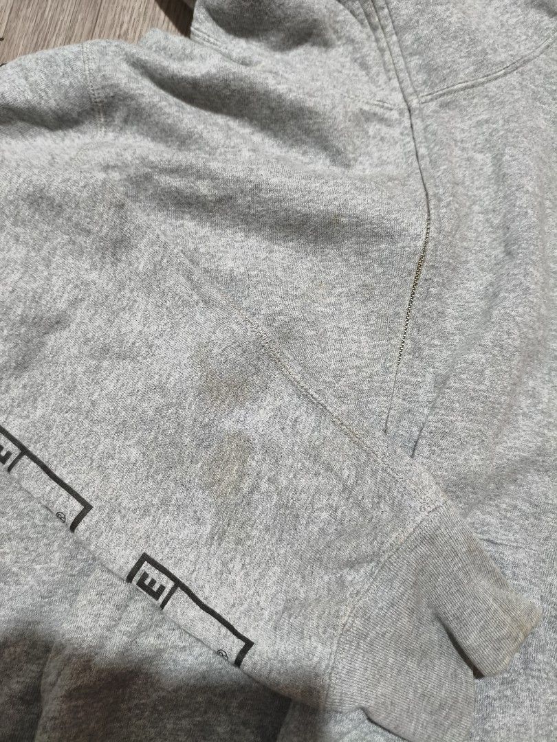 BAPE APE SHALL NEVER KILL APE Hoodie (Category: Activewear) located in Manila. Submitted by japanplug (Listing ID 1427584223, Image 3). Description: AUTHENTIC cut sleeve tag stains only.