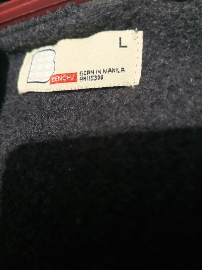 Bench Sleeveless Hoodie - Gray - Large (Category: Hoodies) located in Las Pinas. Submitted by dydythrift74 (Listing ID 1427605968, Image 2). Description: Gray sleeveless hoodie from Bench. Features a full zipper closure and a hood. Includes two front pockets. The size is Large. Made in Manila..