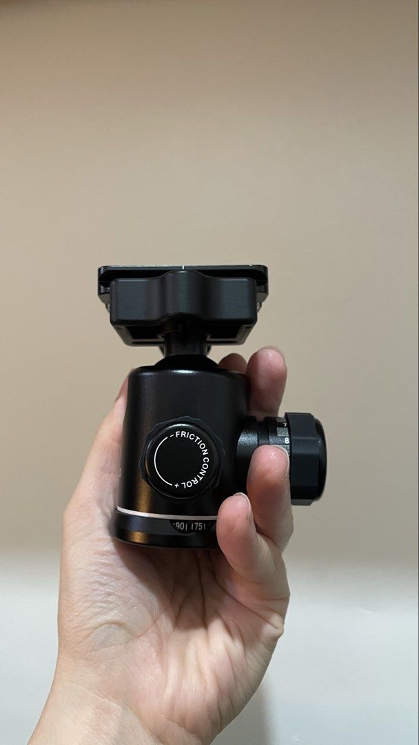 Benro B Series B1 Ballhead for tripod (Category: Tripods & Monopods) located in Quezon City. Submitted by shottheserif (Listing ID 1427550205, Image 3). Description: FOR SALE (NO RETURN/REFUND): Benro B Series B1 Ballhead for tripod - ₱3,000 ONLY - complete with box, manual Condition: 9.5/10, rarely used RFS: decluttering Location: QC Shipping fee c/o buyer All sales are final.