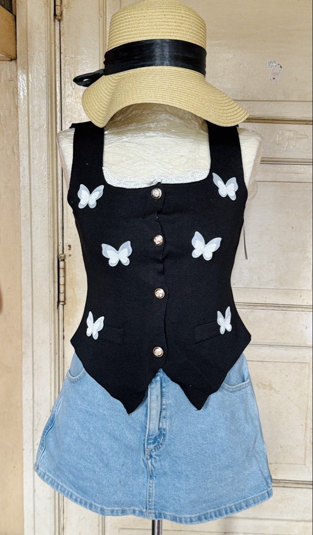 Black Butterfly Vest (Category: Others Tops) located in Manila. Submitted by ariellelorenco (Listing ID 1427492797, Image 1). Description: .