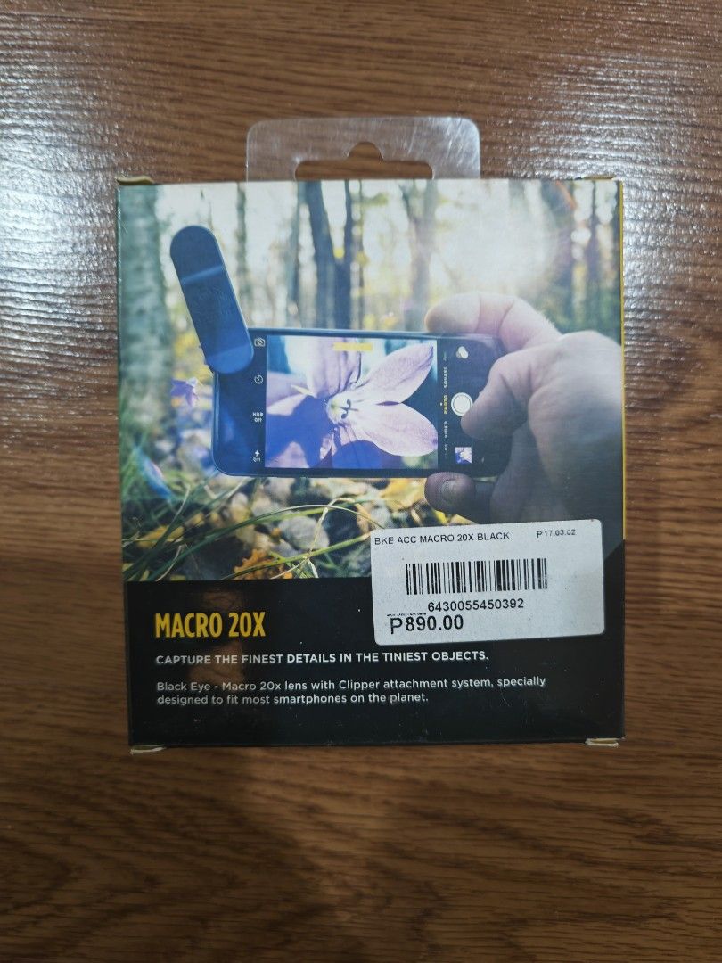 Authentic Black Eye Macro 20x Smartphone Lens (Category: Lens & Kits) located in Quezon City. Submitted by pattyandjimmy2020 (Listing ID 1427523770, Image 2). Description: Enhance your smartphone photography with this Black Eye Macro 20x lens. It's a universal smartphone lens compatible with most mobile devices. The package includes the lens, lens cap, cleaning cloth, and a microfiber bag. Capture the finest details in the tiniest objects with th