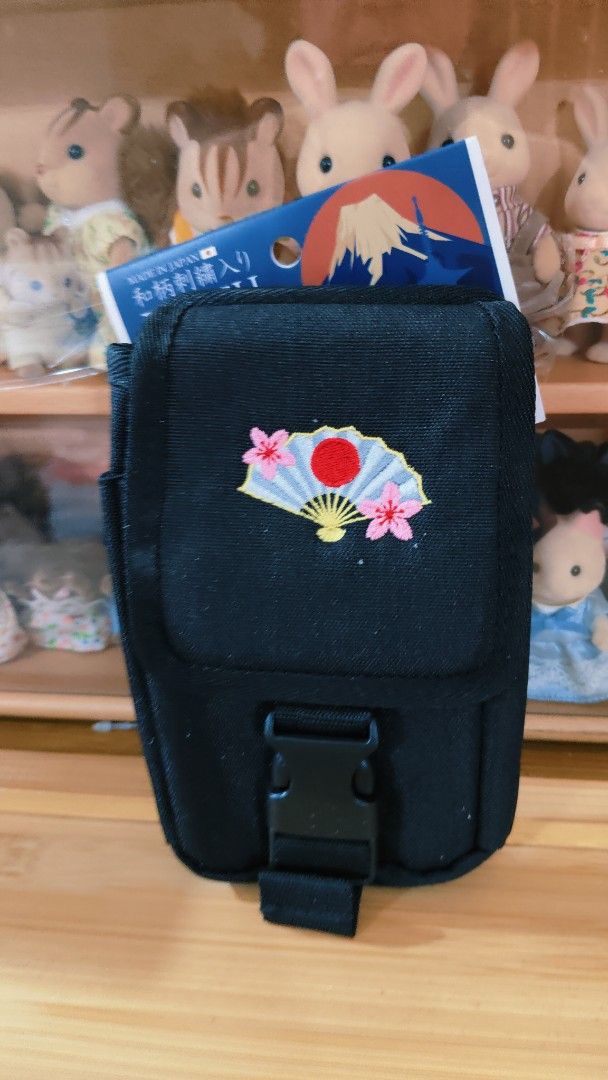 Black Pouch (Category: Purses & Pouches) located in San Pedro. Submitted by normancorpuz621 (Listing ID 1427606088, Image 1). Description: AVAILABLE! KEIA POUCH KEIA+ BRAND, JAPAN ◾FOR O N L Y 46PhP📌 ◾Pouch features a black color ◾It has a snap closure and a black carabiner clip. #JAPANITEM #BRANDNEW #WITHPAPERTAG.