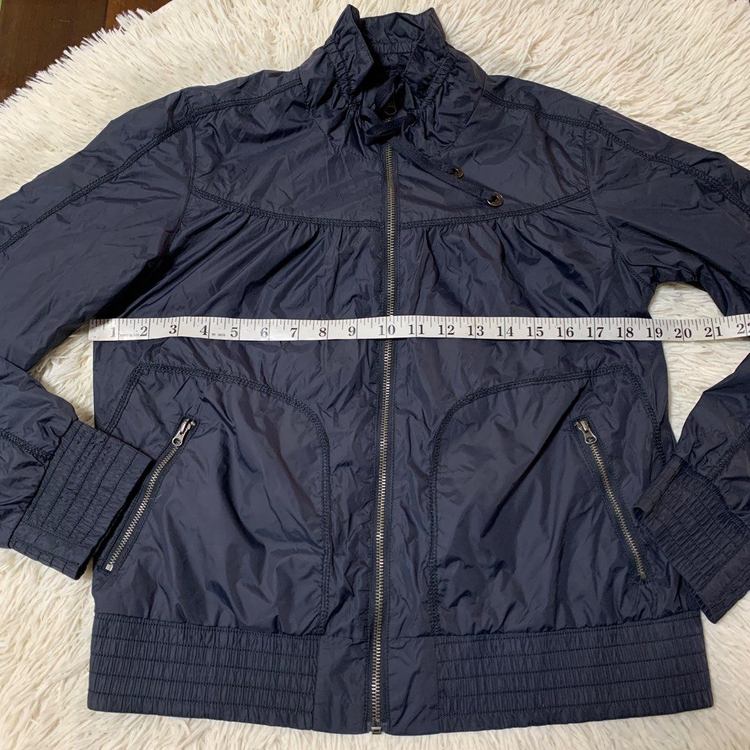 Bossini Navy Parka for Women - Medium (Category: Coats, Jackets and Outerwear) located in Balanga. Submitted by matarettescloset (Listing ID 1427565407, Image 3). Description: No Issue No when worn requests .
