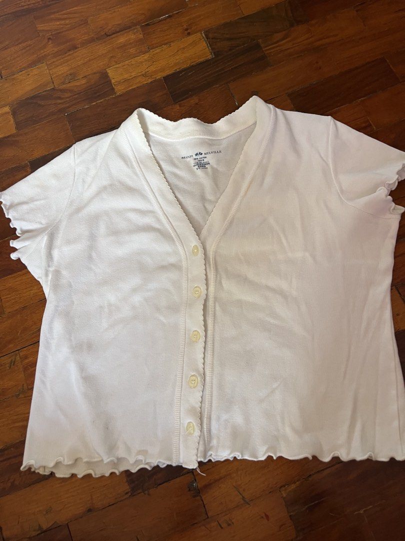 Brandy Melville White Top (Category: Others Tops) located in Muntinlupa City. Submitted by ysabeb (Listing ID 1427554653, Image 2). Description: .
