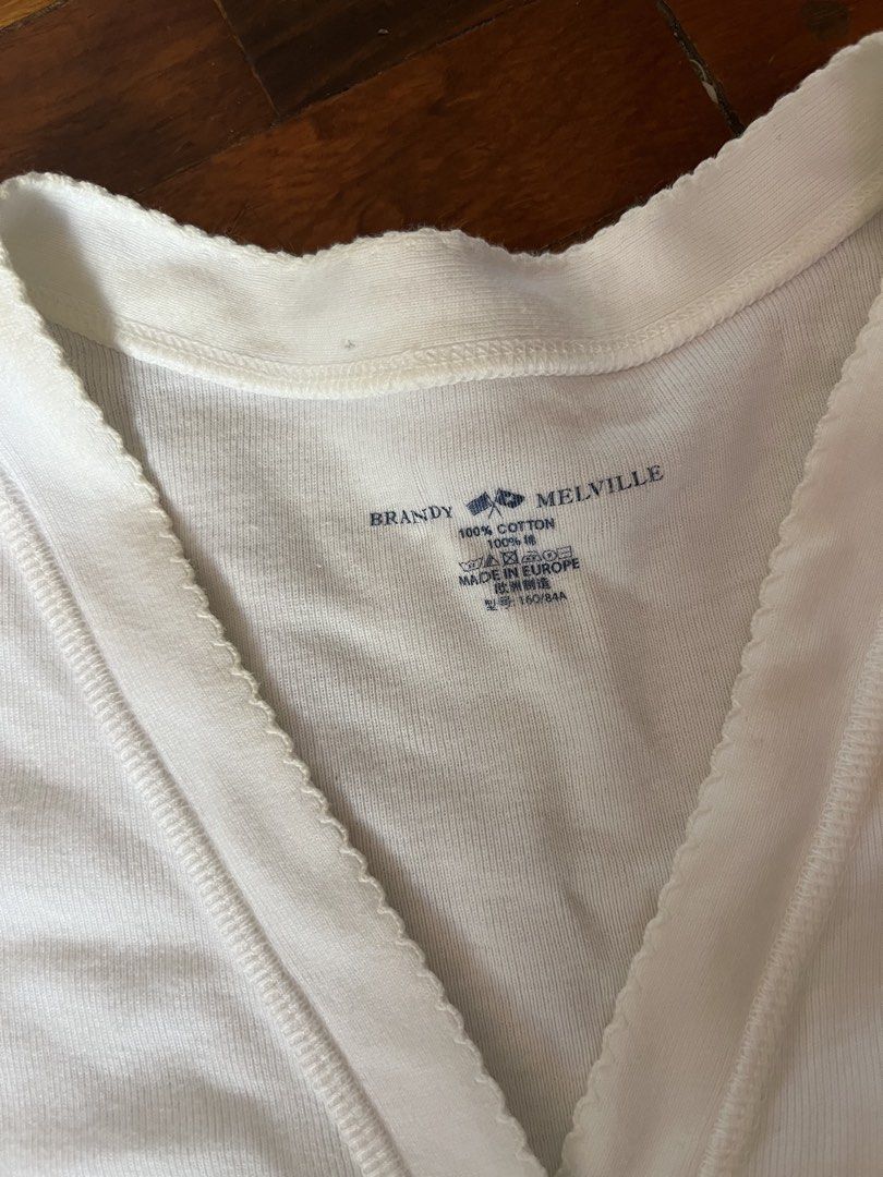 Brandy Melville White Top (Category: Others Tops) located in Muntinlupa City. Submitted by ysabeb (Listing ID 1427554653, Image 3). Description: .