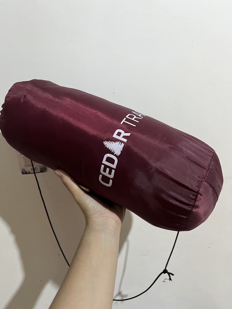 Cedar Trail Sleeping Bag CT-1100-BRG (Category: Hiking & Camping) located in Manila. Submitted by nkarrrla (Listing ID 1427626532, Image 1). Description: .