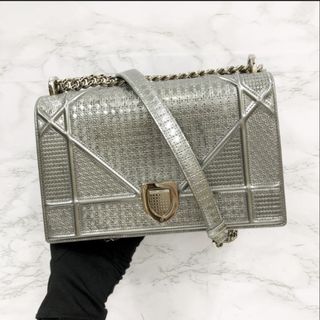 (Category: ) located in . Submitted by glam_squad (Listing ID 1427501358, Image 1). Description: .