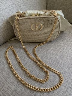 (Category: ) located in . Submitted by buysellcloset (Listing ID 1427553790, Image 1). Description: .
