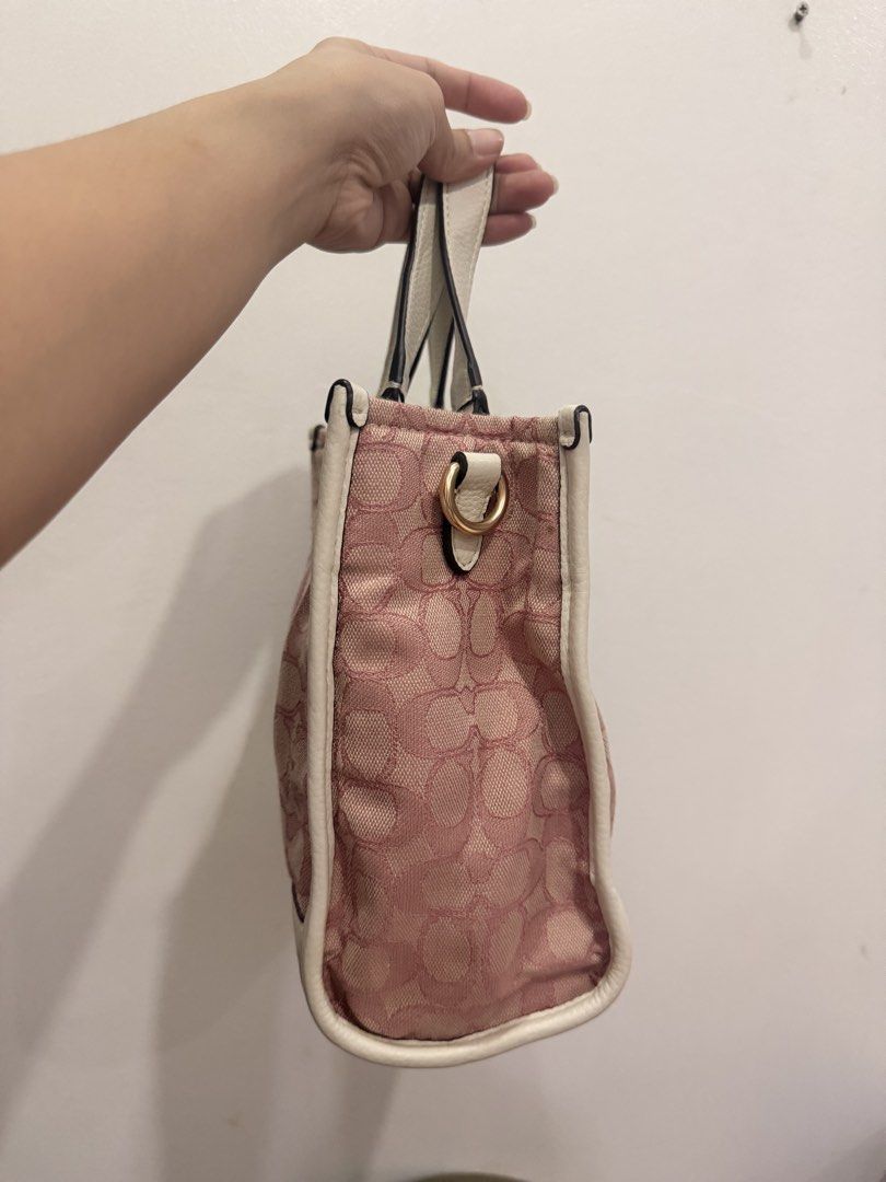 Coach Dempsey Tote 22 (Category: Luxury Bags & Wallets) located in Makati City. Submitted by lushparcelsphbypatty (Listing ID 1427480997, Image 3). Description: - in Signature Jacquard with Stripe and Coach Patch - no visible flaws aside from the missing strap - 100% original - can be used as a hand bag - magnetic snap closure PM if interested! Rfs: need funds asap.