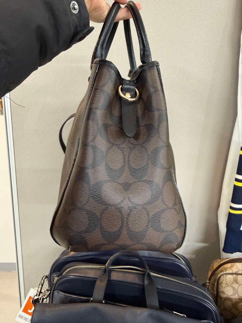 Coach Minetta Crossbody/Satchel (Category: Luxury Bags & Wallets) located in Muntinlupa City. Submitted by yang2nd (Listing ID 1427583310, Image 3). Description: ✔️💯% Authentic Item ✔️💯% Looks Like New ✔️💯% Smooth Leather ✔️dark Brown/Mahogany” monogram pattern ✔️polished gold-tone metal ▪️Origin: Japan🇯🇵 ▪️For Reservation: 50%DP.