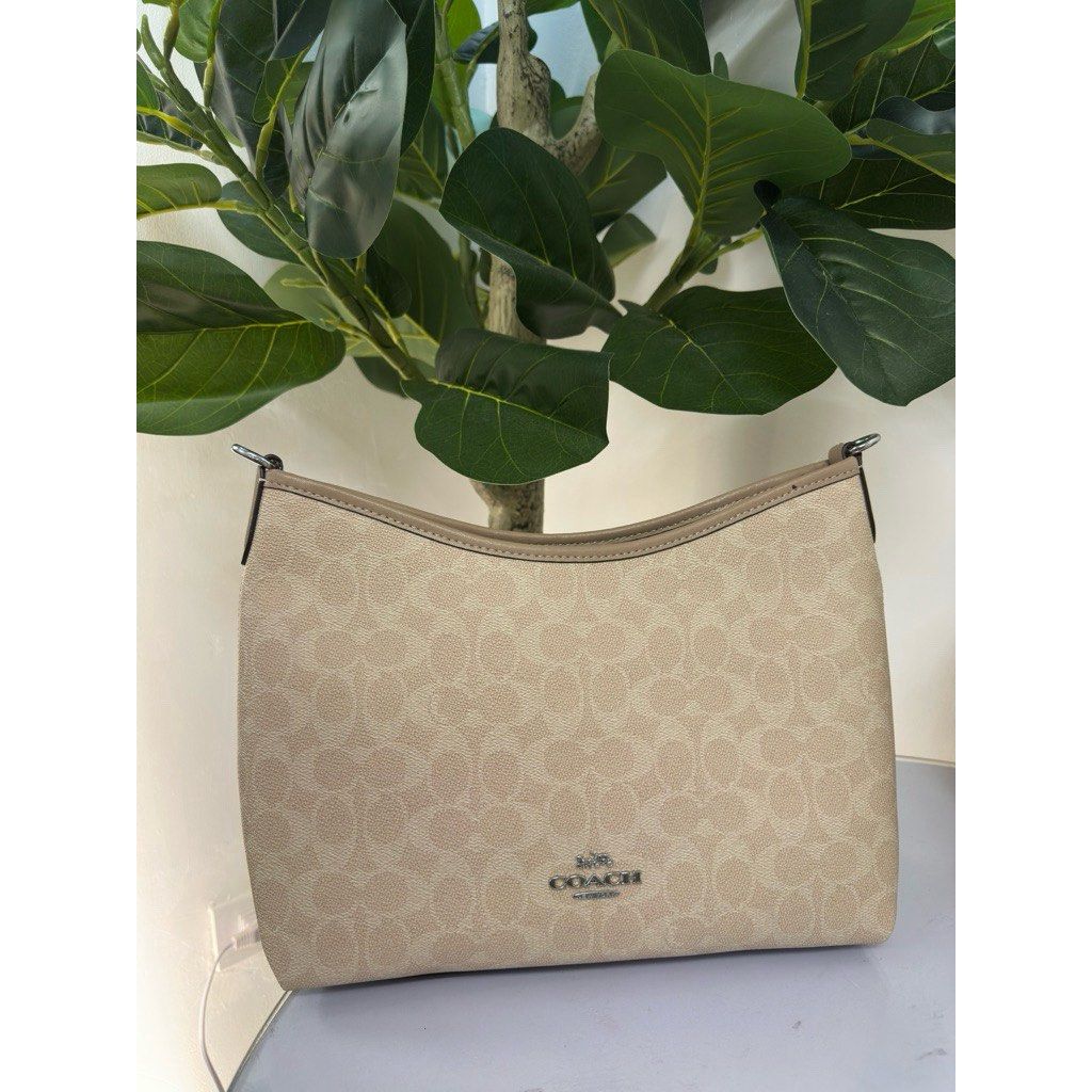 Coach Laurel Signature Bag (Category: Luxury Bags & Wallets) located in Pasig City. Submitted by Ms.Anne (Listing ID 1427535531, Image 2). Description: Coach Laurel Made in Philippines Brandnew Original.