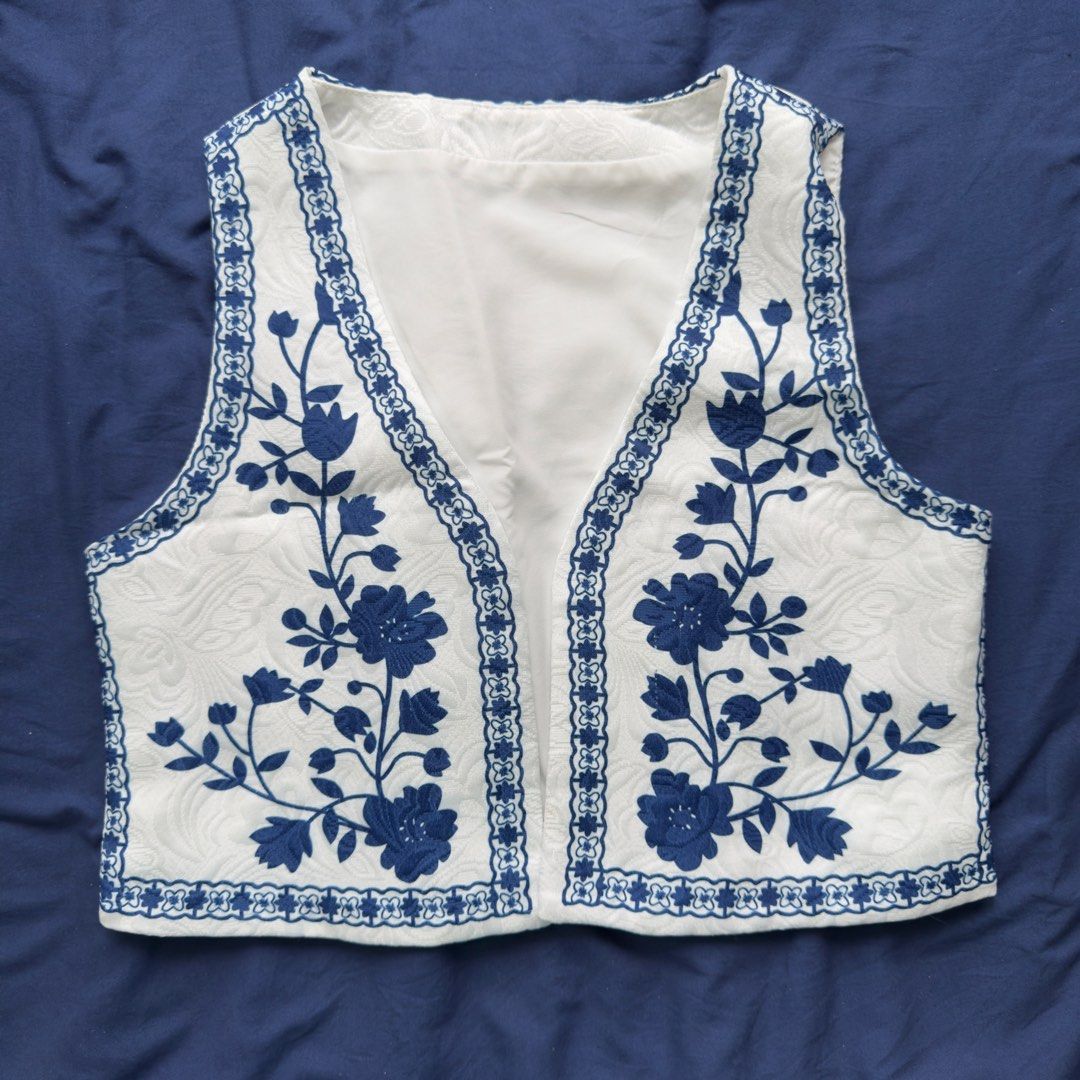 Embroidered Floral Vest (Category: Others Tops) located in Quezon City. Submitted by declutterxfaye (Listing ID 1427611119, Image 1). Description: Can fit to XS-S Used once only.