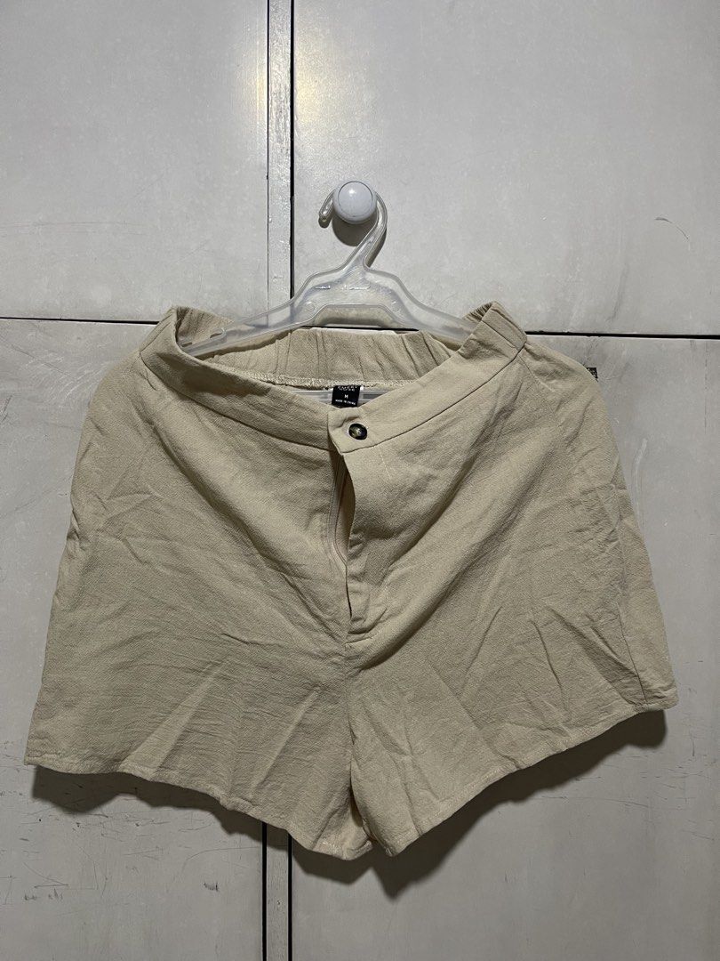 Emery Rose Beige Shorts - Size M (Category: Shorts) located in Quezon City. Submitted by lespyjamas (Listing ID 1427527416, Image 1). Description: - Features a button closure and a comfortable design. - Made in China. - The shorts appear to be made of a lightweight fabric, suitable for warm weather. - The shorts have a simple, classic style, making them versatile for various outfits..
