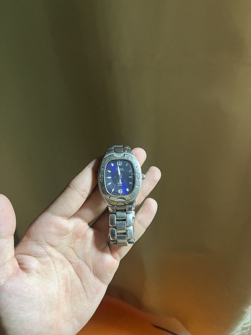 FOSSIL Silver Watch with Blue Dial (Category: Men's Watches) located in Pagsanjan. Submitted by luandeclutter (Listing ID 1427591266, Image 3). Description: .