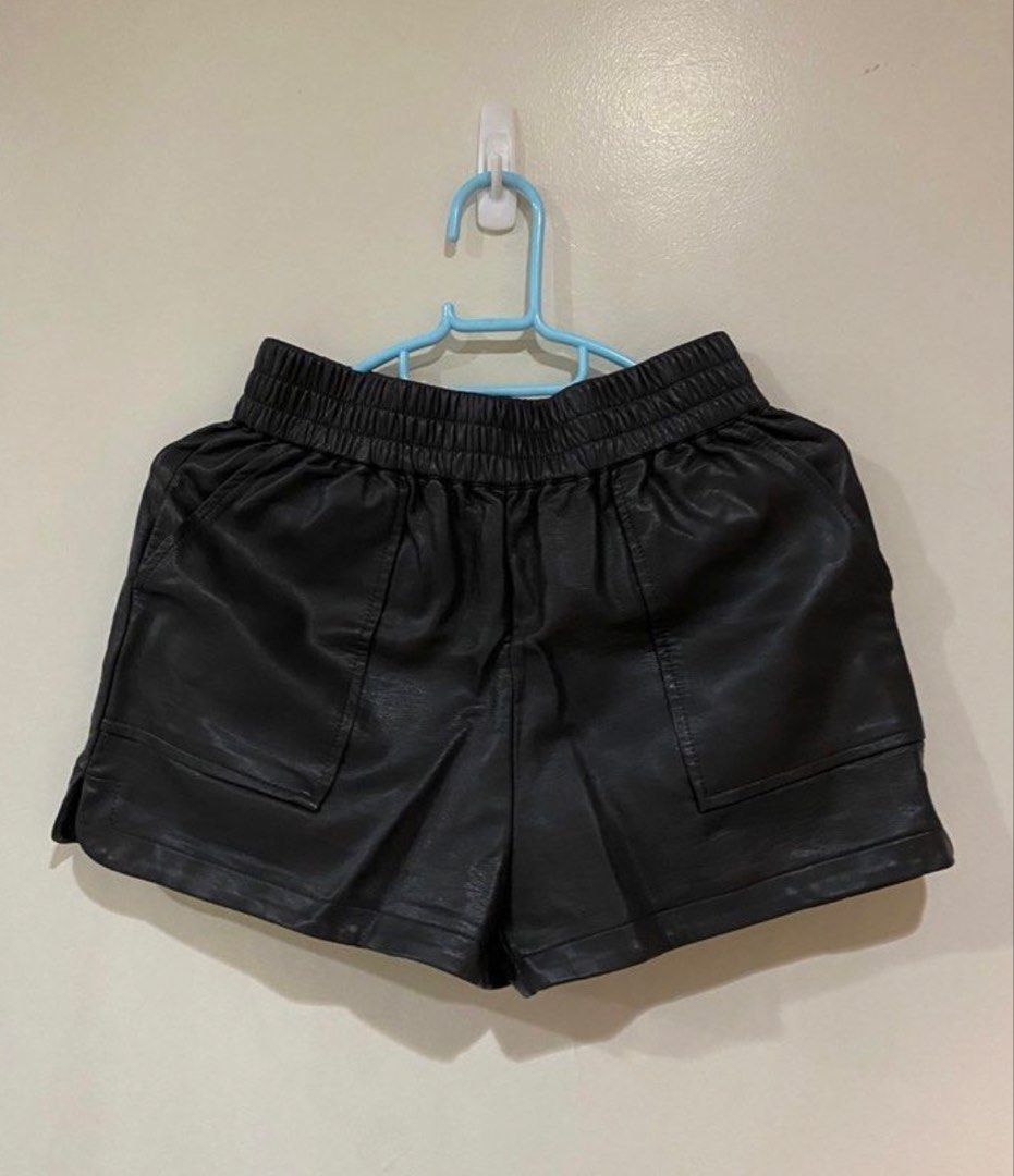 [from Taiwan] Black Leather Shorts with Pockets (Category: Shorts) located in Makati City. Submitted by themindyl (Listing ID 1427530580, Image 1). Description: .
