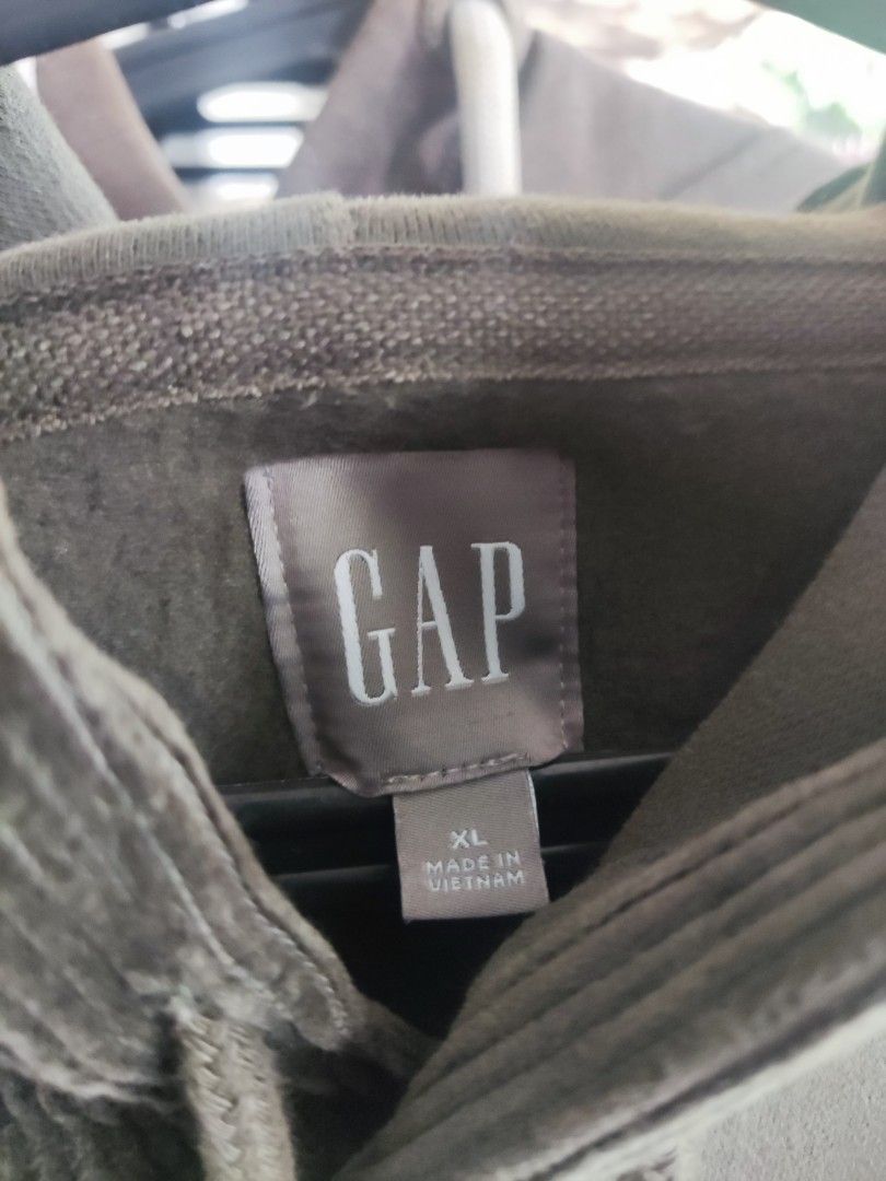 GAP Men's Hoodie XL (Category: Hoodies) located in Quezon City. Submitted by ryan0529 (Listing ID 1427557500, Image 3). Description: Gap Men's Hoodie XL Fits L to XL Dimensions: 25x28 Very good condition. No flaws. Guaranteed Authentic Rfs: Decluttering 500 only! .