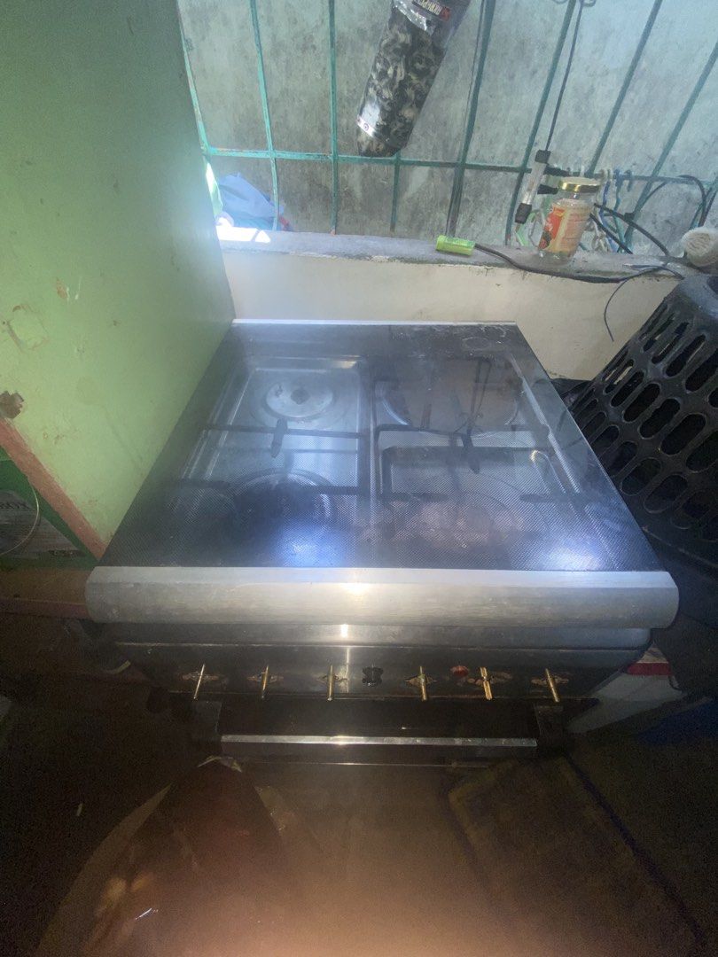 Gas Range with Oven (Category: Ovens & Toasters) located in Caloocan City. Submitted by younghov888 (Listing ID 1427514518, Image 1). Description: na istock lang pero good condition pa .