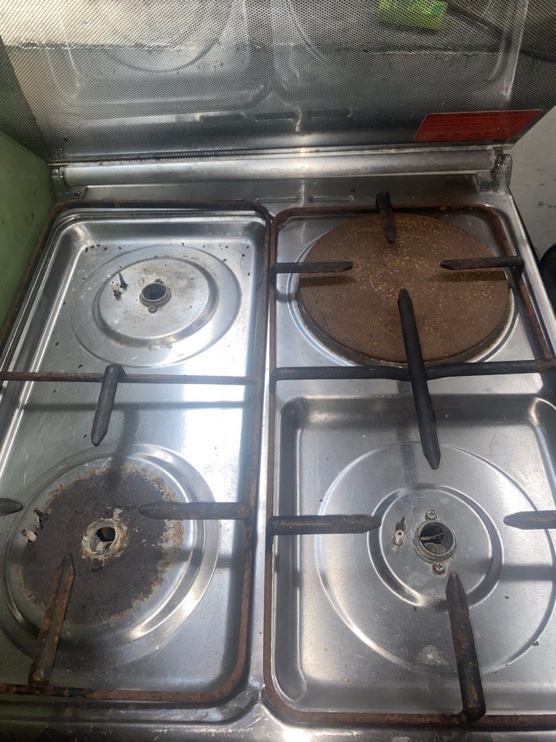 Gas Range with Oven (Category: Ovens & Toasters) located in Caloocan City. Submitted by younghov888 (Listing ID 1427514518, Image 3). Description: na istock lang pero good condition pa .