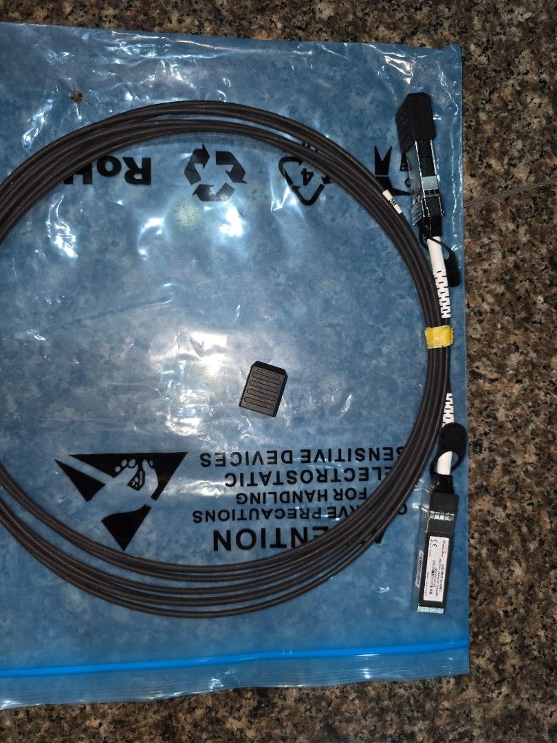 Generic SFP+ to SFP+ AOC cable 5m443366892886435841