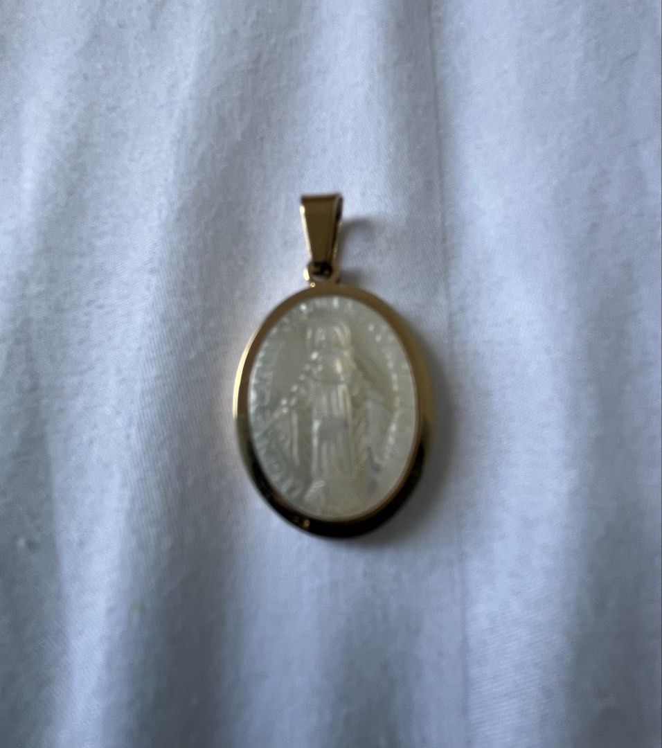 Gold Stainless Virgin Mary Pendant (Category: Necklaces) located in Manila. Submitted by haleymaureen (Listing ID 1427611636, Image 1). Description: .