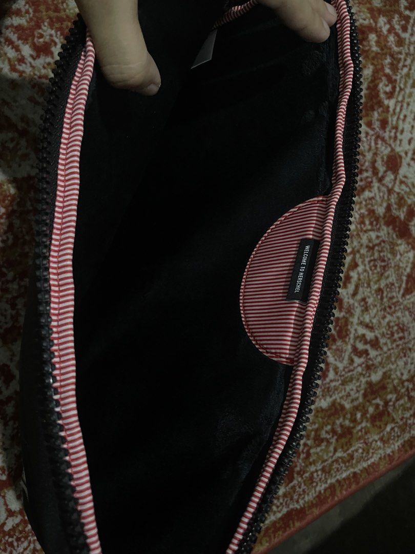 Herschel Supply Co. Laptop Sleeve (Category: Laptop Bags & Sleeves) located in Dumaguete. Submitted by raspberrypepsi (Listing ID 1427582808, Image 3). Description: .