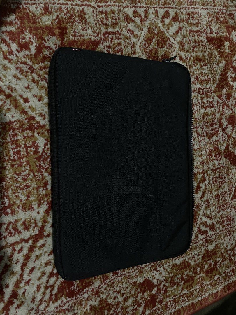 Herschel Supply Co. Laptop Sleeve (Category: Laptop Bags & Sleeves) located in Dumaguete. Submitted by raspberrypepsi (Listing ID 1427582808, Image 2). Description: .