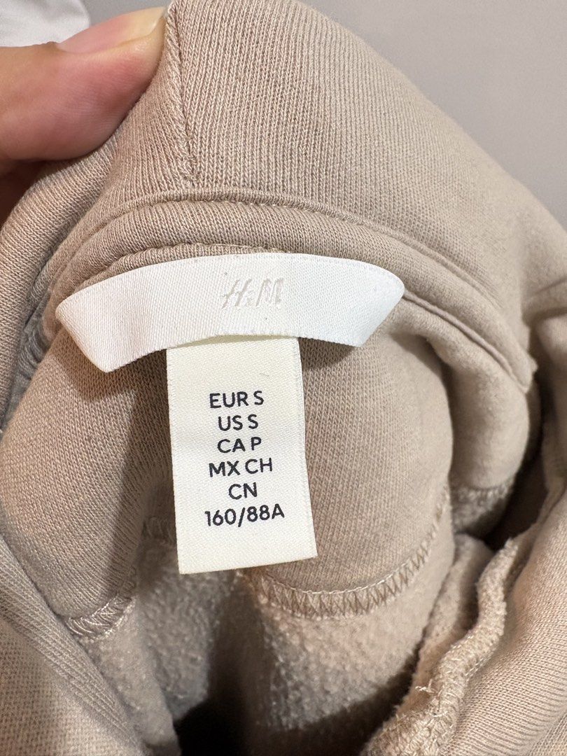 H&M Beige Hoodie - Size S (Category: Coats, Jackets and Outerwear) located in Quezon City. Submitted by ceeceee_ (Listing ID 1427554823, Image 2). Description: - H&M beige hoodie - Size: S - Features: Hood with drawstring, kangaroo pocket - Color: Neutral beige - Material: Soft and comfortable - Perfect for casual wear.