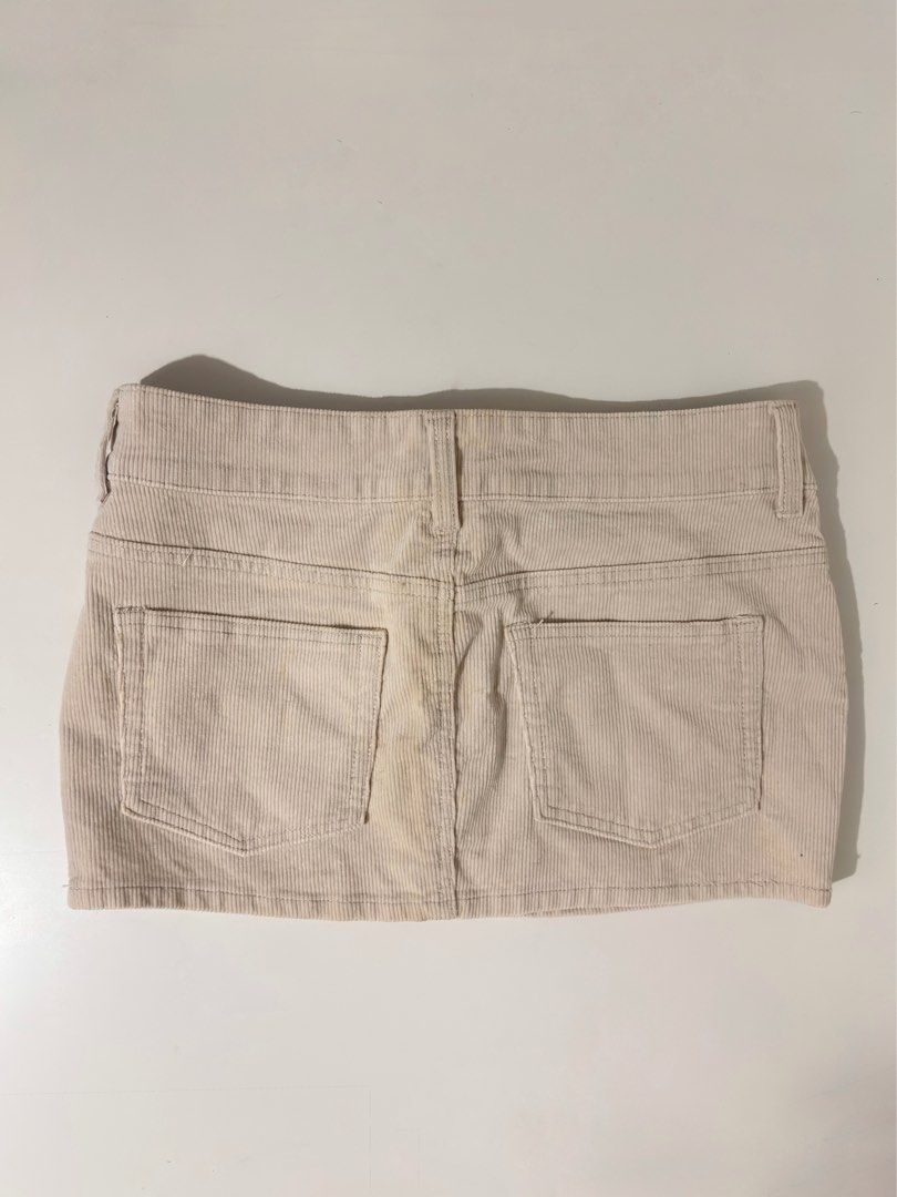 H&M Corduroy Mini Skirt (Category: Skirts) located in General Trias. Submitted by revivalarchive (Listing ID 1427549927, Image 2). Description: H&M Cream-colored Corduroy Skirt. Lightly worn, great condition. versatile, ideal for casual styling..