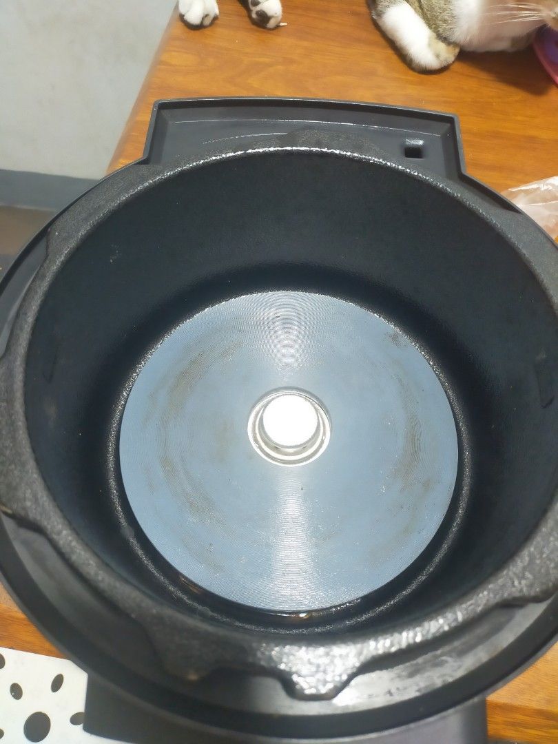 Iris Ohyama Electric Pressure Cooker 2.2L KPC-MA2 (Category: Cookers) located in Cavite. Submitted by care20 (Listing ID 1427542069, Image 3). Description: Iris Ohyama Electric Pressure Cooker well used Makita naman sa picture but still okay. 110volts to Kaya need transformer transformer not included 😁.