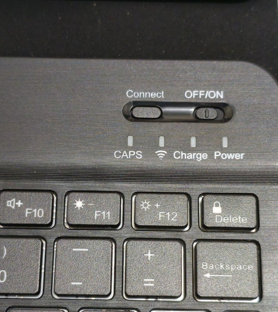 Itel VistaTab 10 Tablet Keyboard (Category: Android) located in Lipa City. Submitted by catherineejane (Listing ID 1427613231, Image 3). Description: - Keyboard only, no tablet - Wireless bluetooth smart keyboard - Type-C - Unused, with manual and box Location: Lipa City, Batangas.