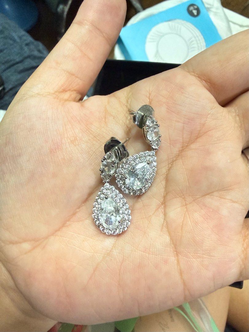 JACATEL Emily Pear Cut Drop Wedding Earrings (Category: Earrings) located in Pasig City. Submitted by bbhsellen (Listing ID 1427583177, Image 3). Description: Used once. Bought January 2026. Damaged box. Original price P1700, selling for only P850.