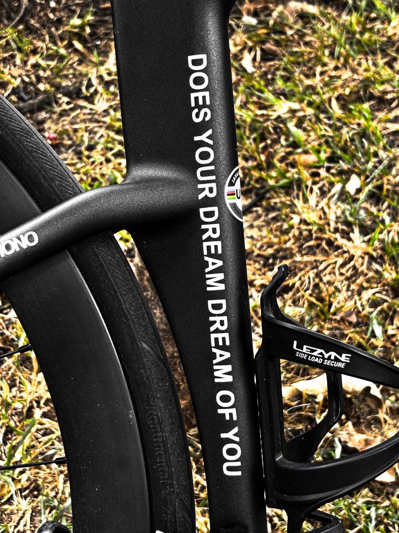 java fuoco 2024 (Category: Bicycles) located in Singapore. Submitted by 111y2k (Listing ID 1427621495, Image 3). Description: wtt/wts Frame & Fork: UCI-certified carbon fibre, full internal cabling, 12mm thru-axle, flat-mount disc. Groupset: Full Shimano 105 R7100 2x12 speed (R7120 shifters, R7170 hydraulic brakes). Crankset: DECAF 50-34T (165/170mm). Cassette: HR12-32T 12-speed. Wheelset: 50mm matte carbon wheels Tires: continental tires Cockpit