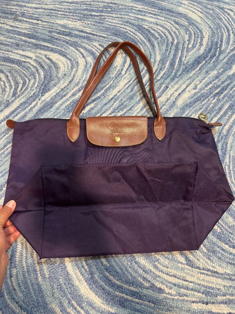 Longchamp Le Pliage BiIlberry Large Long Handle (Category: Luxury Bags & Wallets) located in Dipolog. Submitted by jshaugn (Listing ID 1427500105, Image 2). Description: .