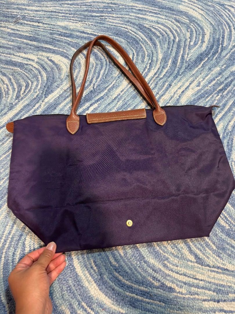 Longchamp Le Pliage BiIlberry Large Long Handle (Category: Luxury Bags & Wallets) located in Dipolog. Submitted by jshaugn (Listing ID 1427500105, Image 3). Description: .